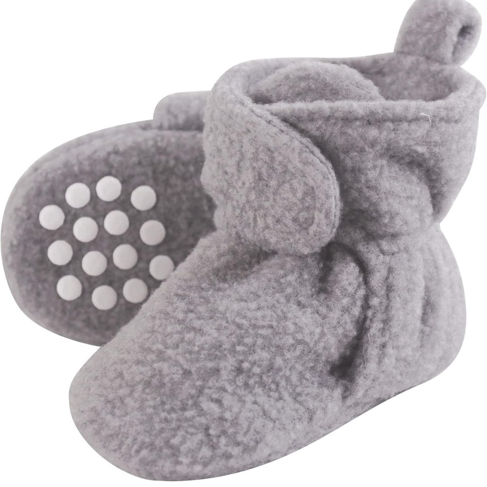 🏡 NWT booties 18-24 months